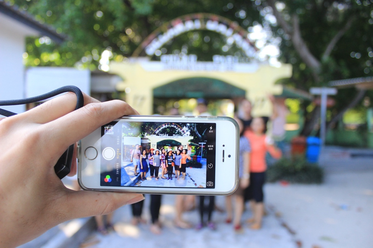 selfie photo millennials-Customer Experience Training